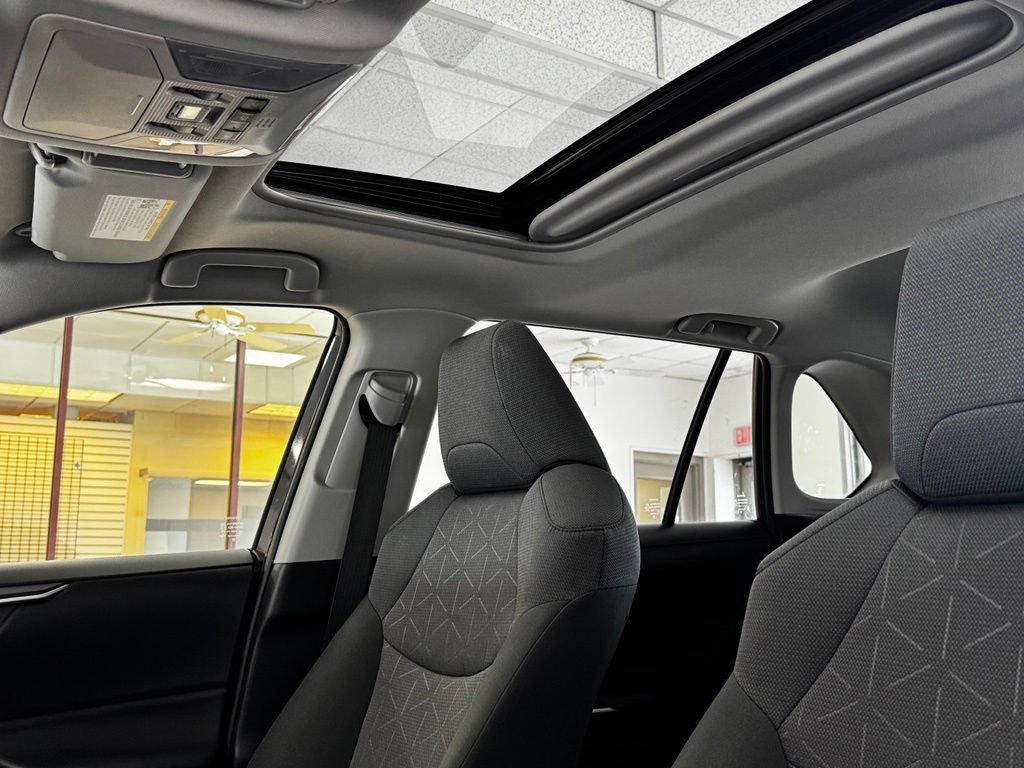 Used 2019 Toyota RAV4 XLE w/ Convenience Package FWD image 19
