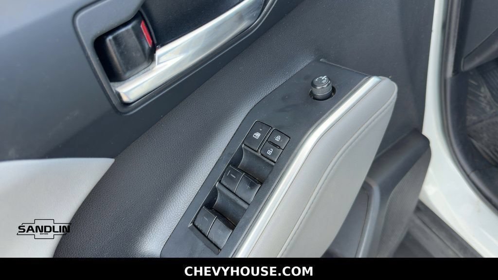 Used 2022 Toyota Highlander XLE FWD image 11