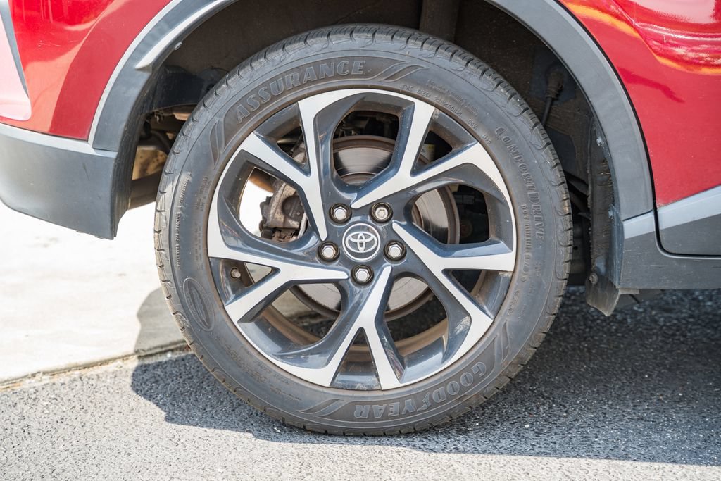 Used 2019 Toyota C-HR Limited FWD image 18