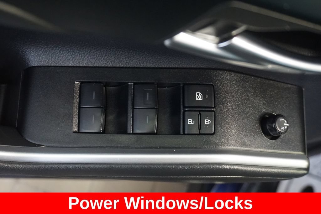 Certified 2025 Toyota Highlander XLE FWD image 6