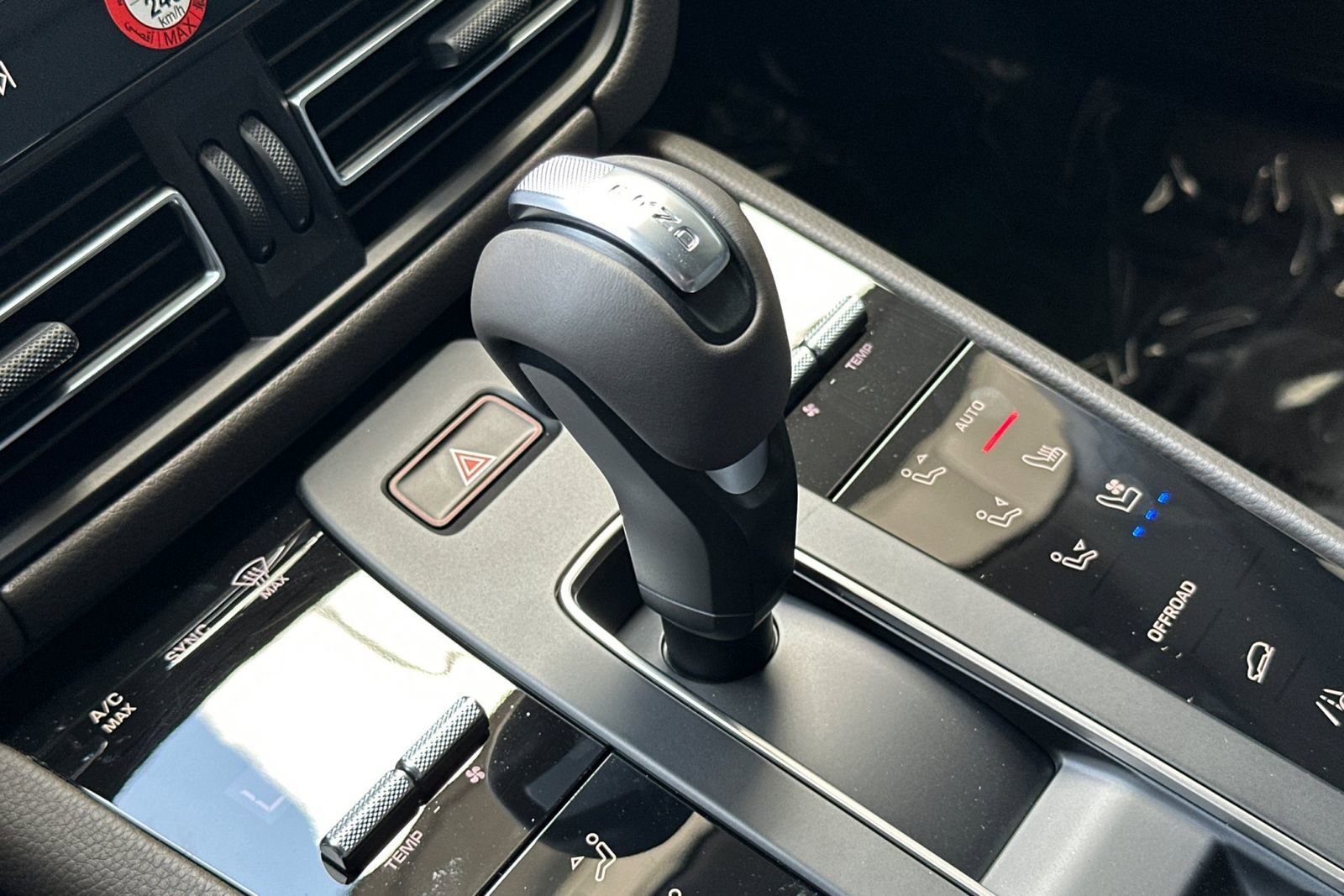 Certified 2025 Porsche Macan image 28