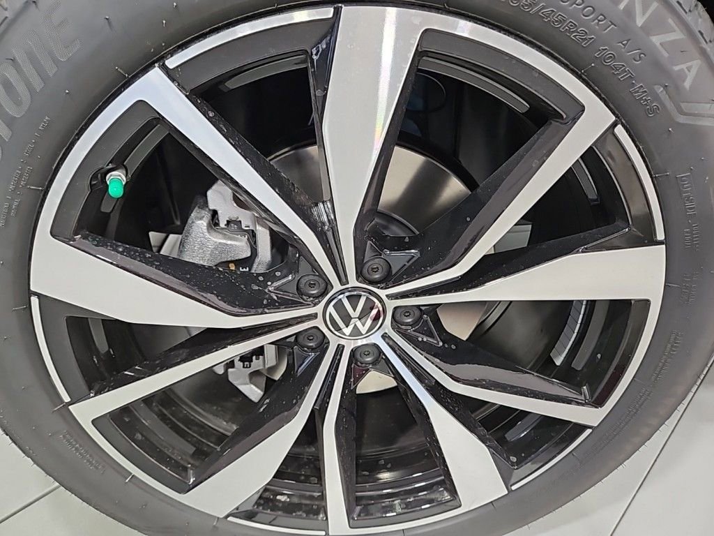 New 2025 Volkswagen Atlas Cross Sport SEL Premium R-Line image 27