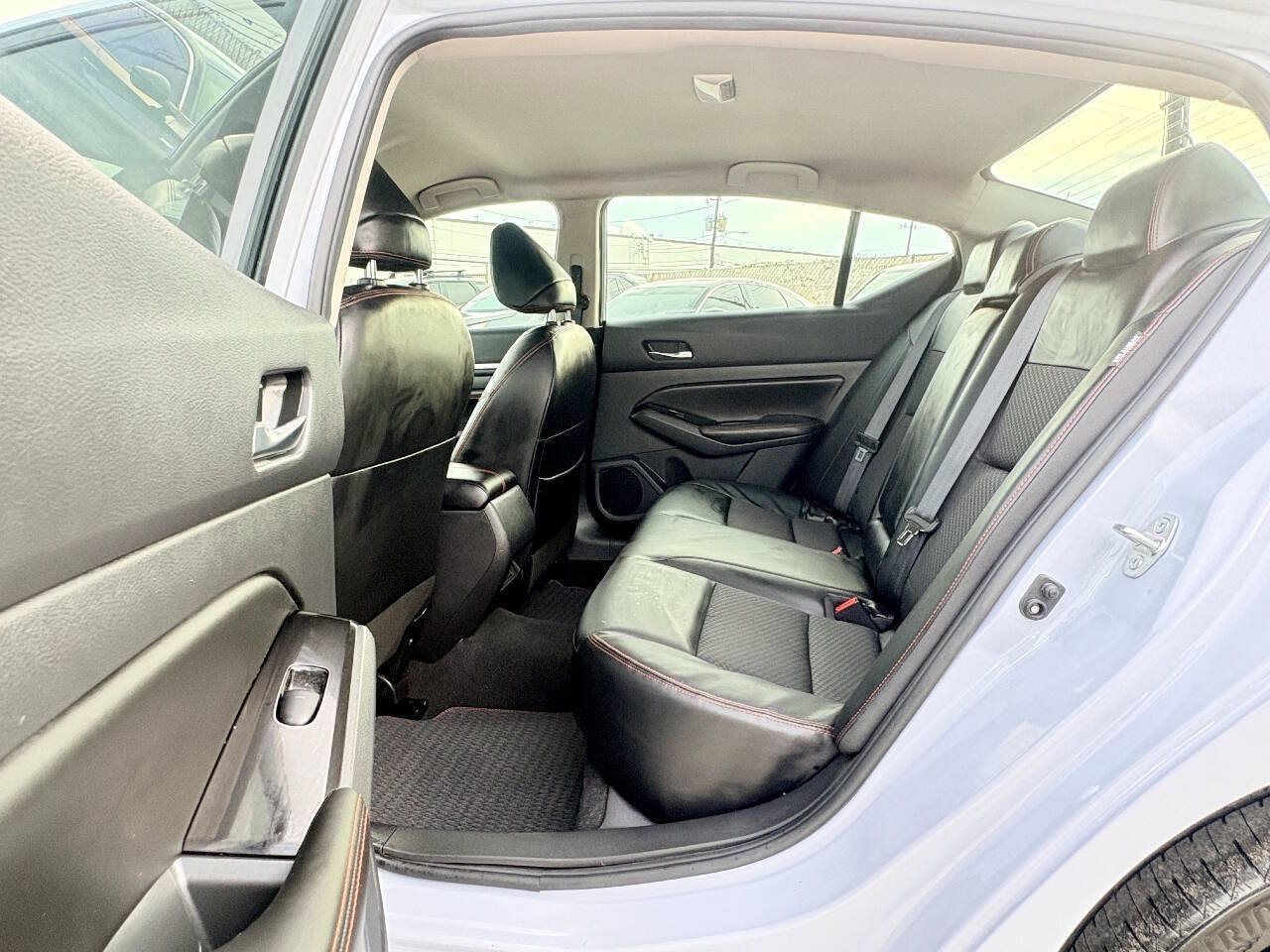 Used 2023 Nissan Altima 2.5 SR FWD image 12