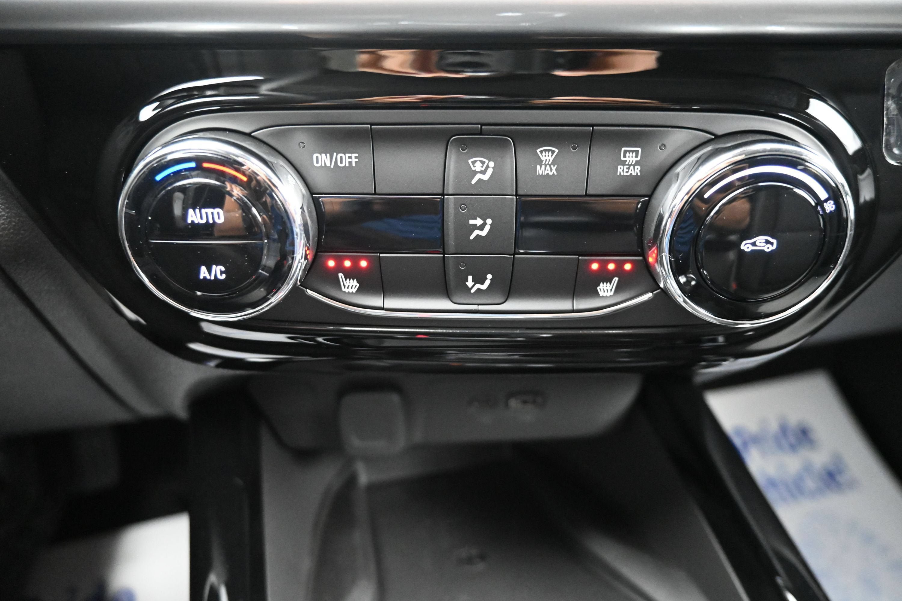 New 2026 Chevrolet Trax LT w/ Sunroof Package FWD image 17
