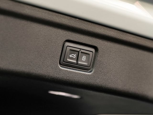 Used 2025 Audi A6 e-tron Premium Plus w/ Premium Plus RWD image 32