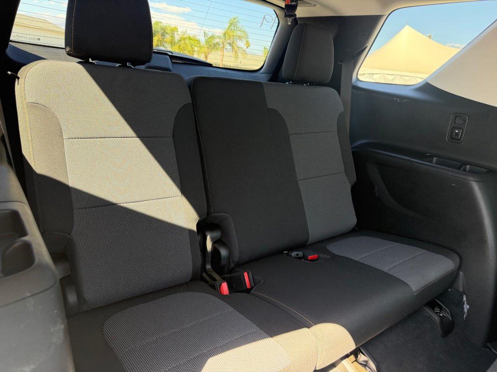 Used 2021 Chevrolet Traverse LS FWD image 36
