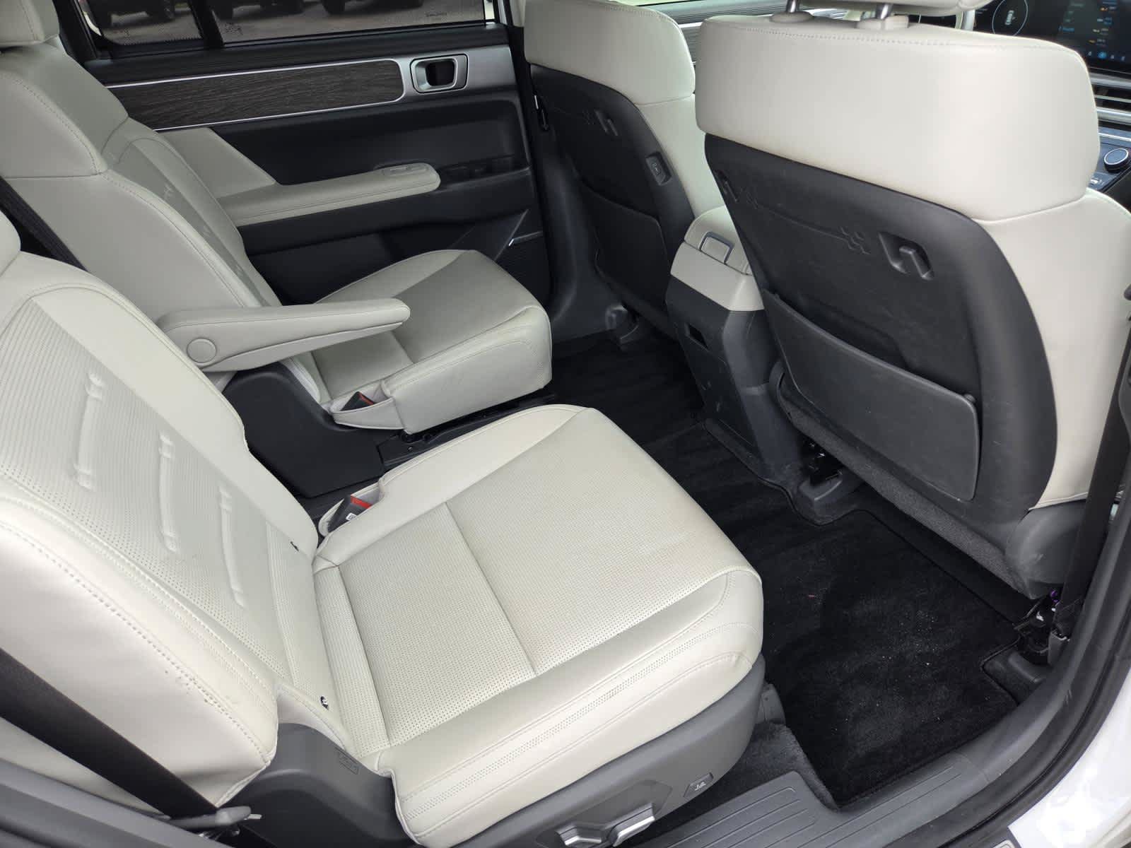 Used 2024 Hyundai Santa Fe Calligraphy FWD image 11