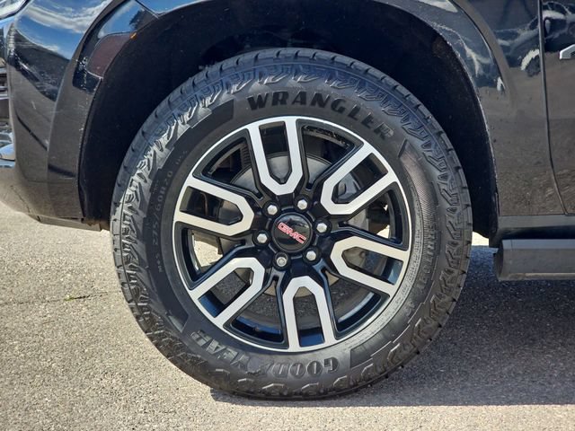 Used 2021 GMC Yukon XL AT4 w/ AT4 Premium Plus Package AWD/4WD image 21