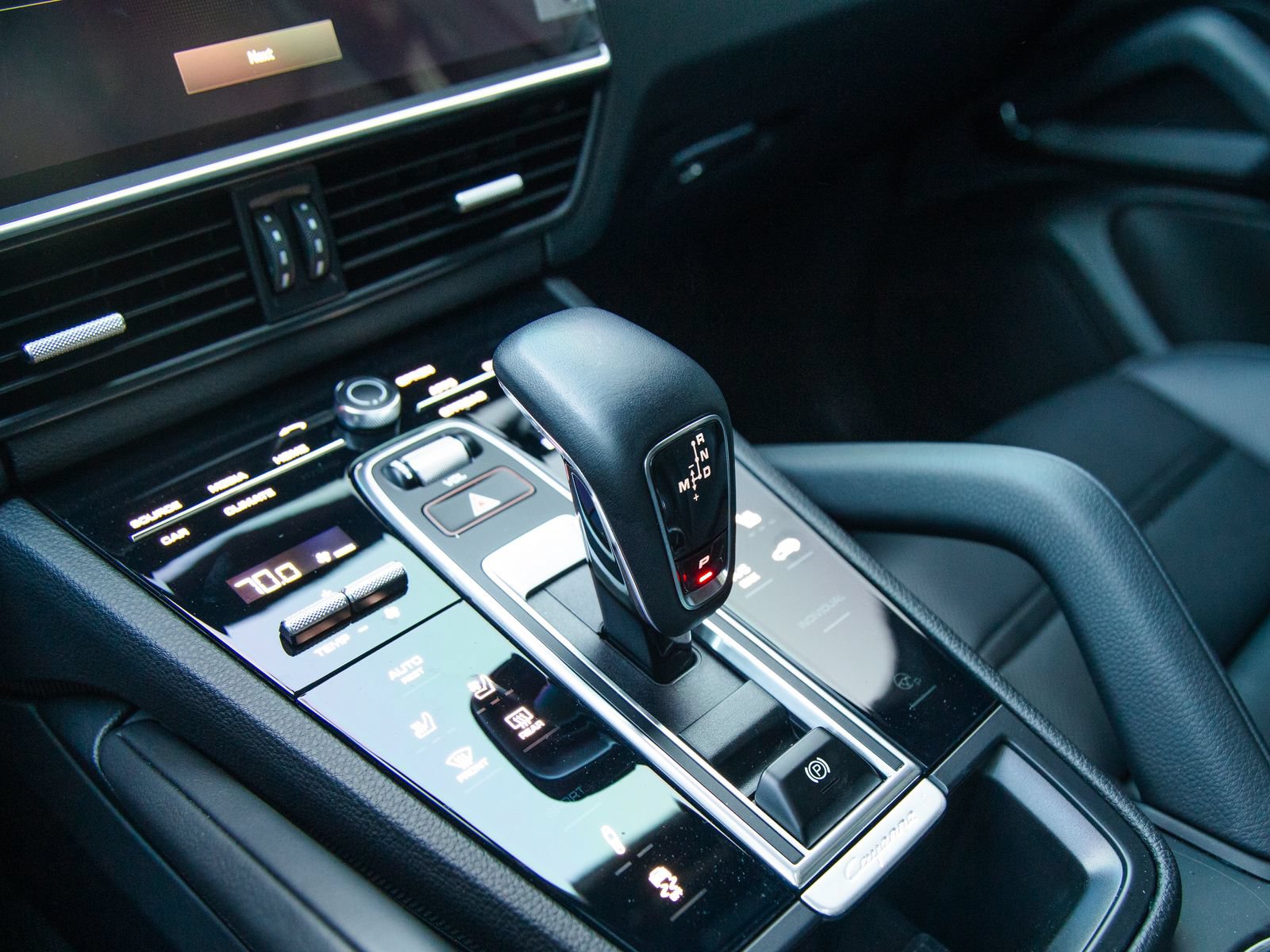Certified 2023 Porsche Cayenne Platinum Edition AWD/4WD image 17
