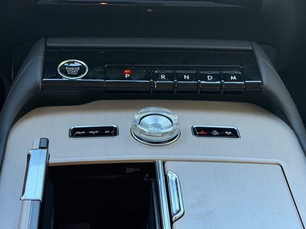 New 2027 Lincoln Navigator L Premier AWD/4WD image 9
