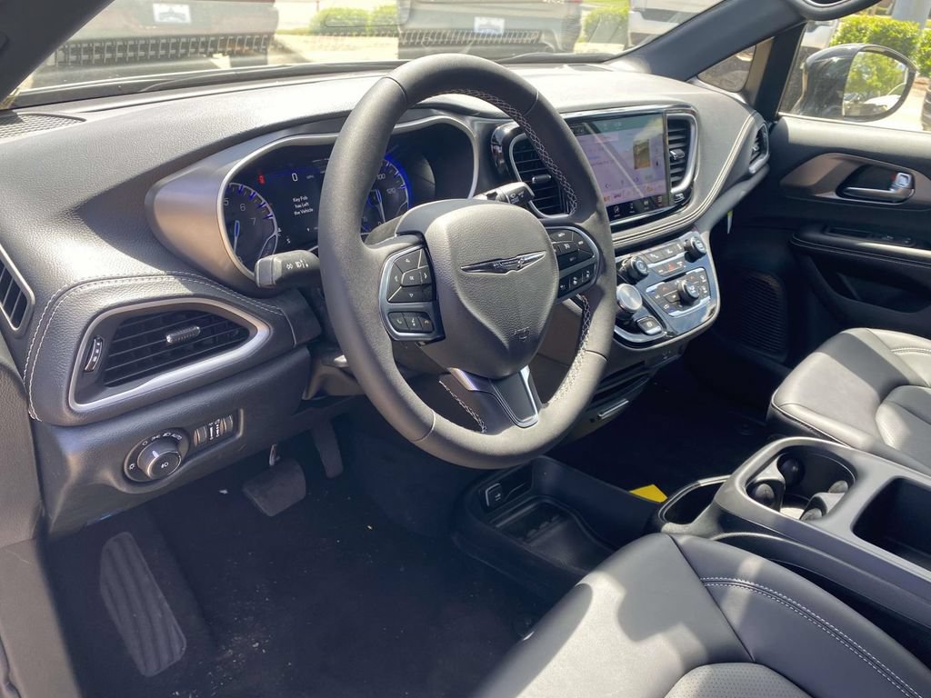 New 2026 Chrysler Pacifica Select FWD image 43