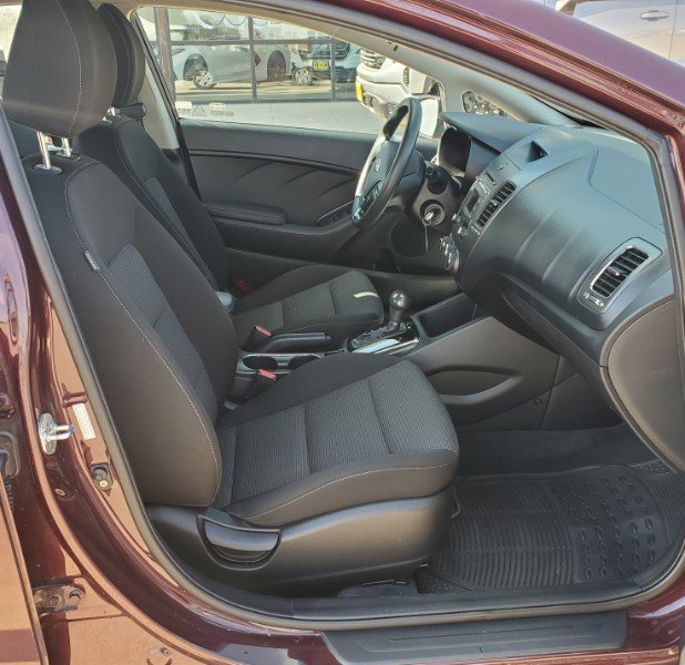Used 2017 Kia Forte LX image 16
