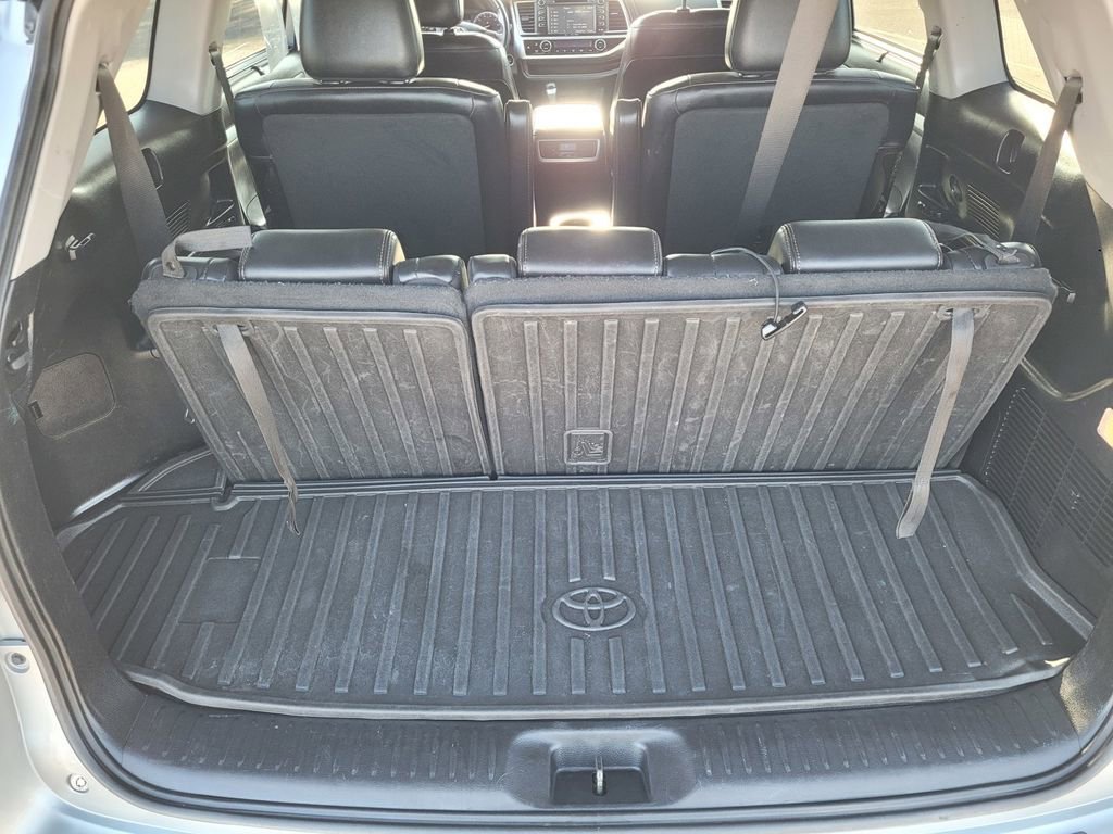 Used 2018 Toyota Highlander XLE image 8