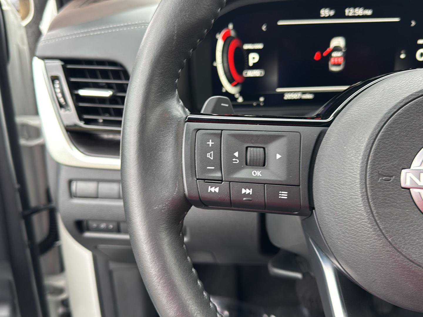 Used 2023 Nissan Rogue Platinum w/ Platinum Premium Package image 18