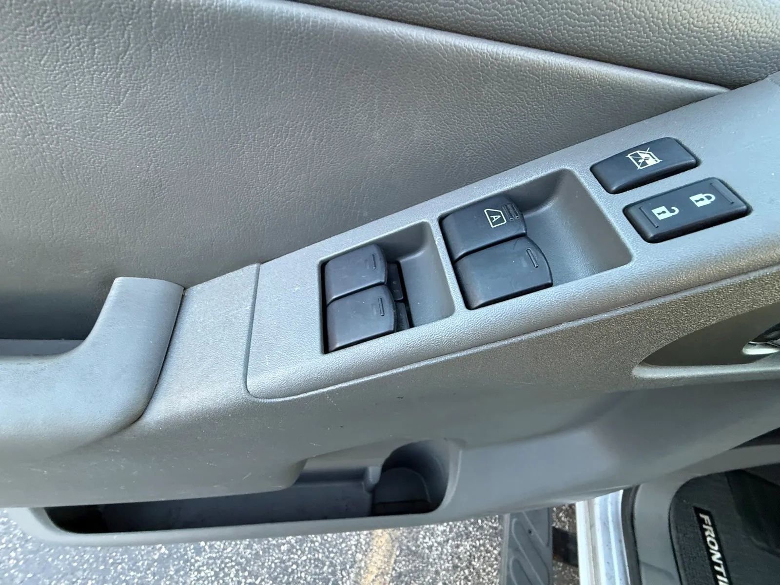 Used 2019 Nissan Frontier SL image 16