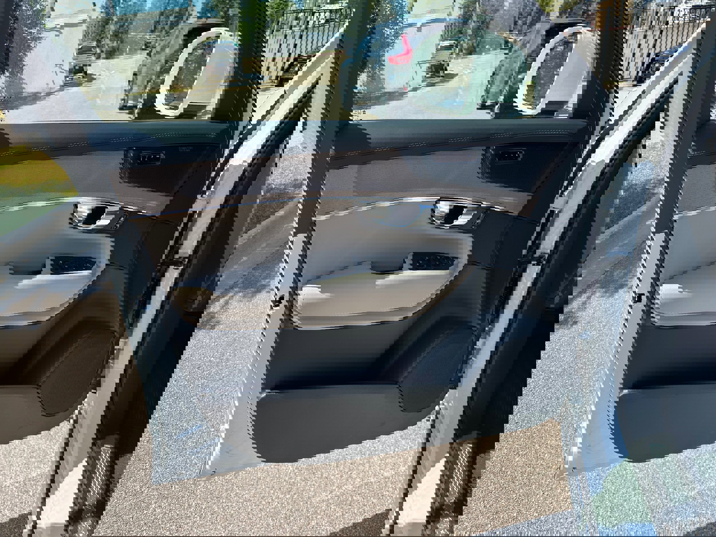 Used 2026 Volvo XC90 B6 Ultra w/ Protection Package image 18