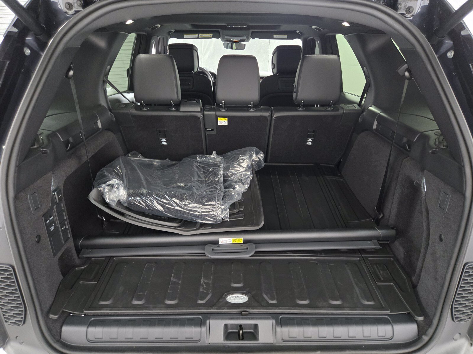 New 2026 Land Rover Discovery Dynamic SE AWD/4WD image 15