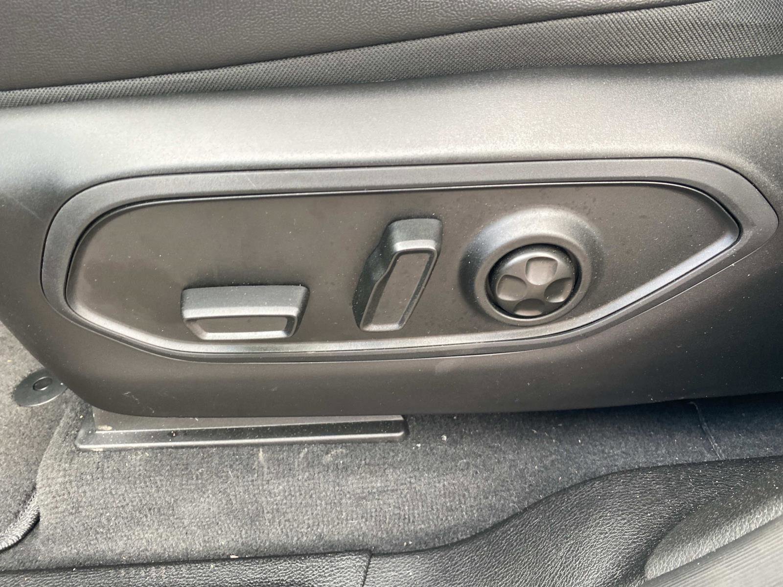 Used 2025 Jeep Grand Cherokee Altitude AWD/4WD image 24