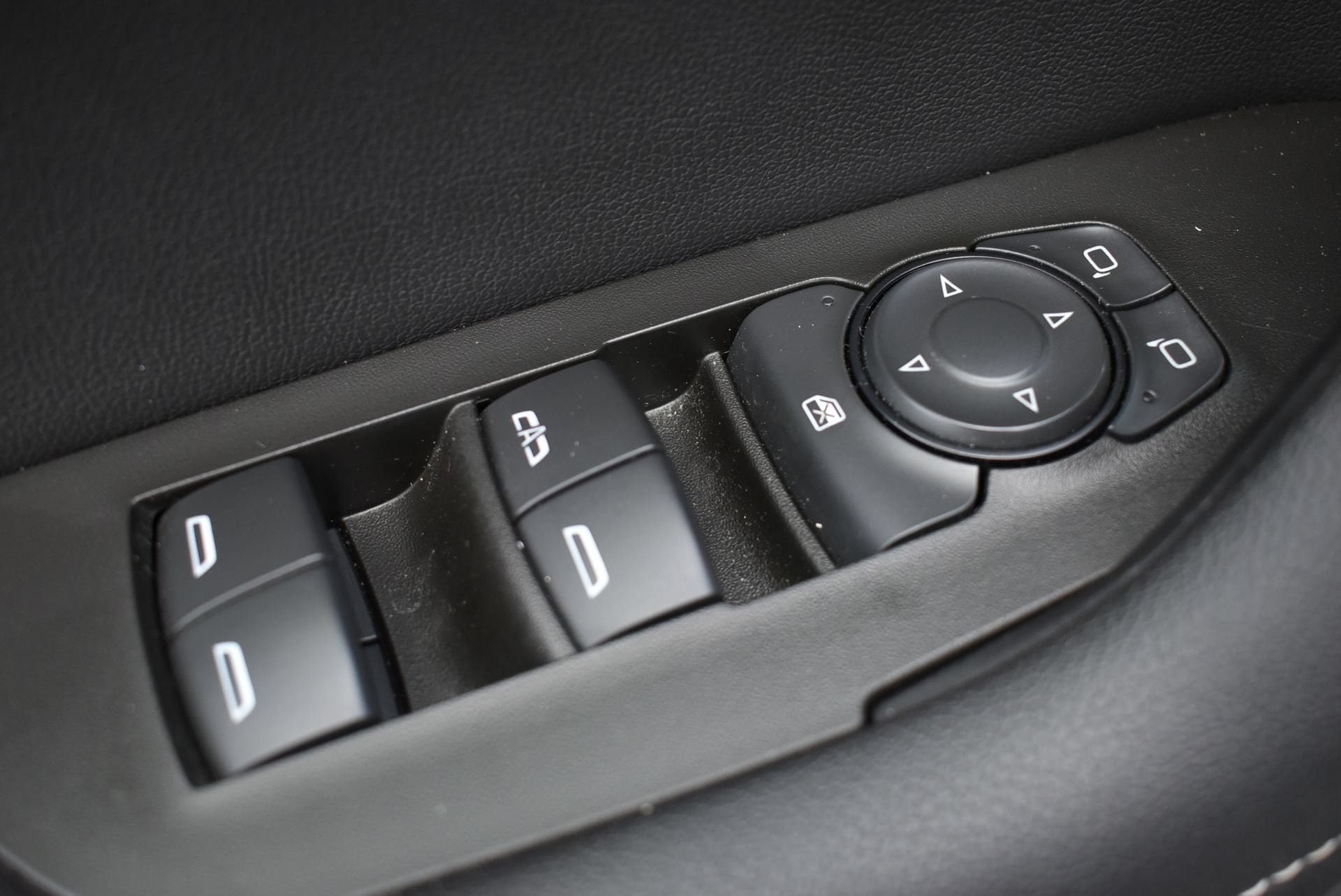 Used 2024 Chevrolet Blazer LT w/ Midnight/Sport Edition FWD image 12