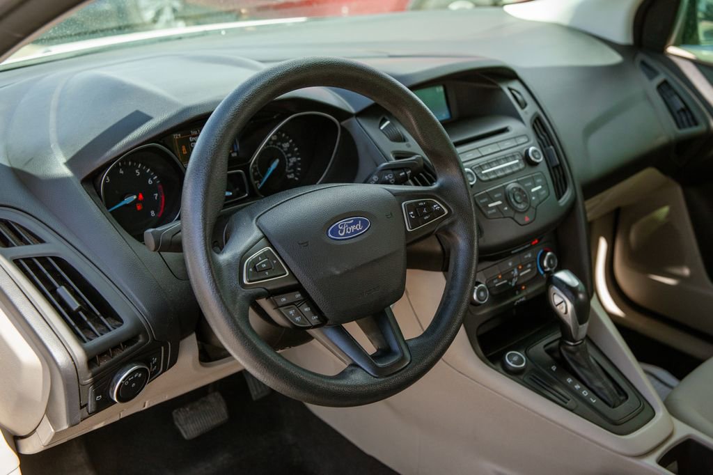 Used 2015 Ford Focus SE FWD image 10