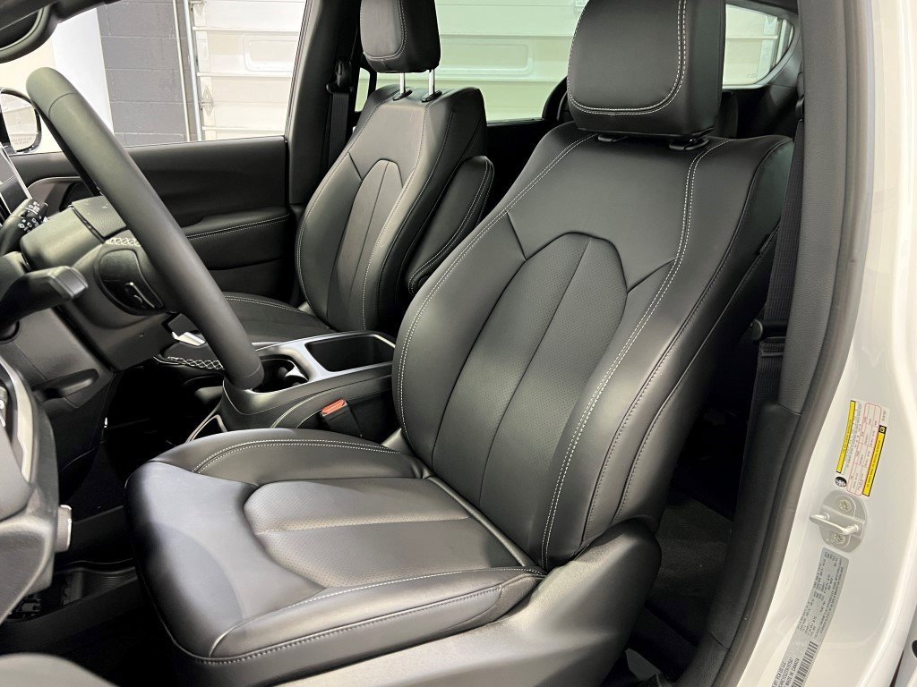 New 2026 Chrysler Voyager LX image 18