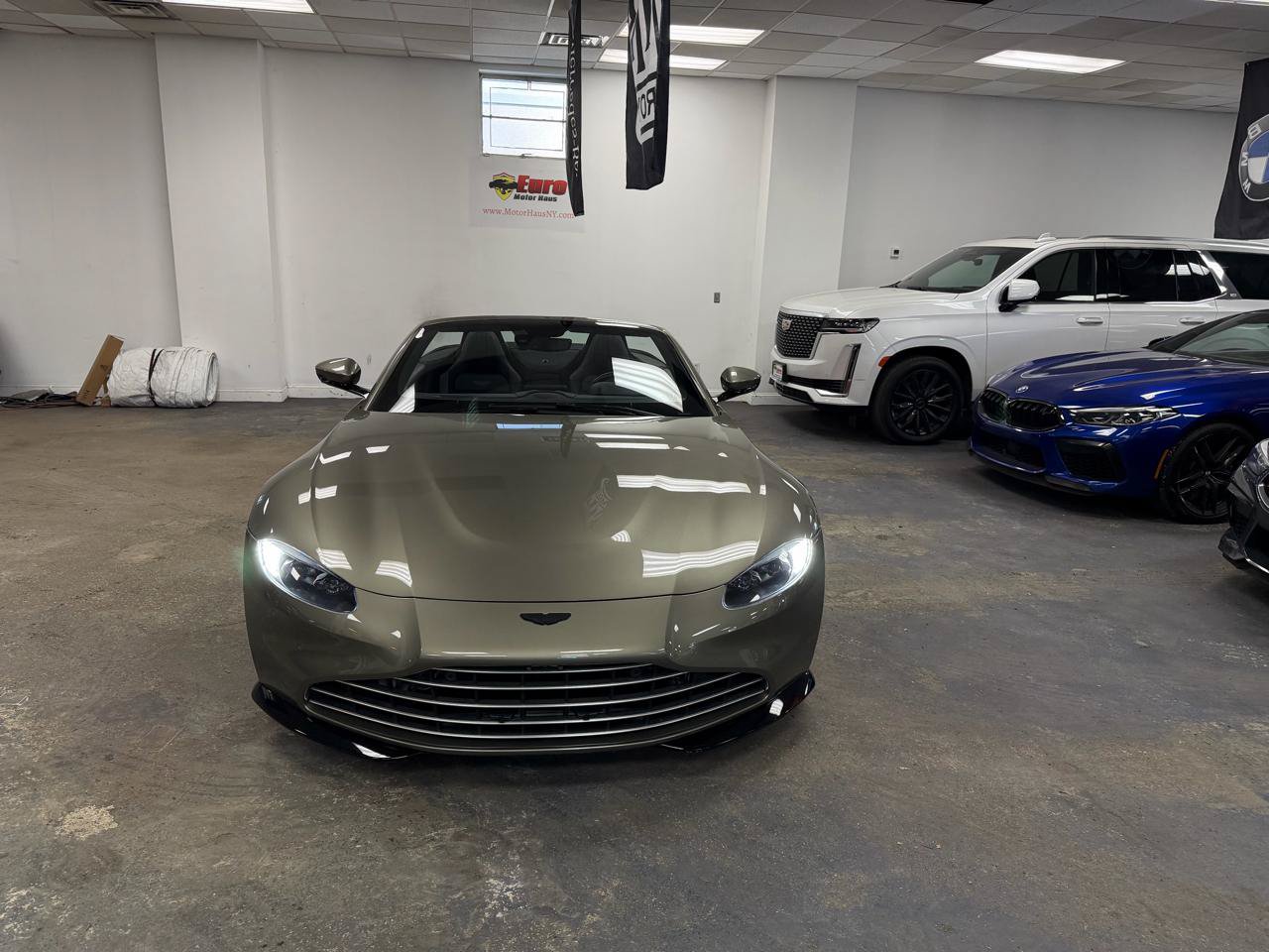 Used 2023 Aston Martin V8 Vantage Roadster RWD image 3