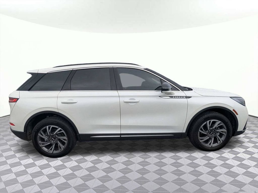 Used 2026 Lincoln Corsair Premiere FWD image 2