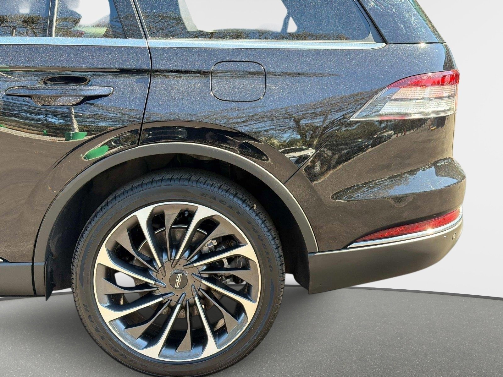 Used 2025 Lincoln Aviator Reserve w/ Equipment Group 201A AWD/4WD image 19