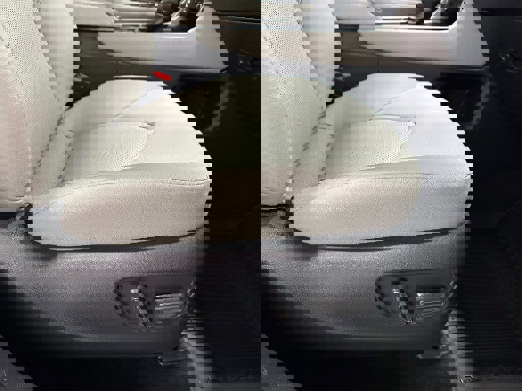 Used 2025 Toyota Grand Highlander AWD image 65