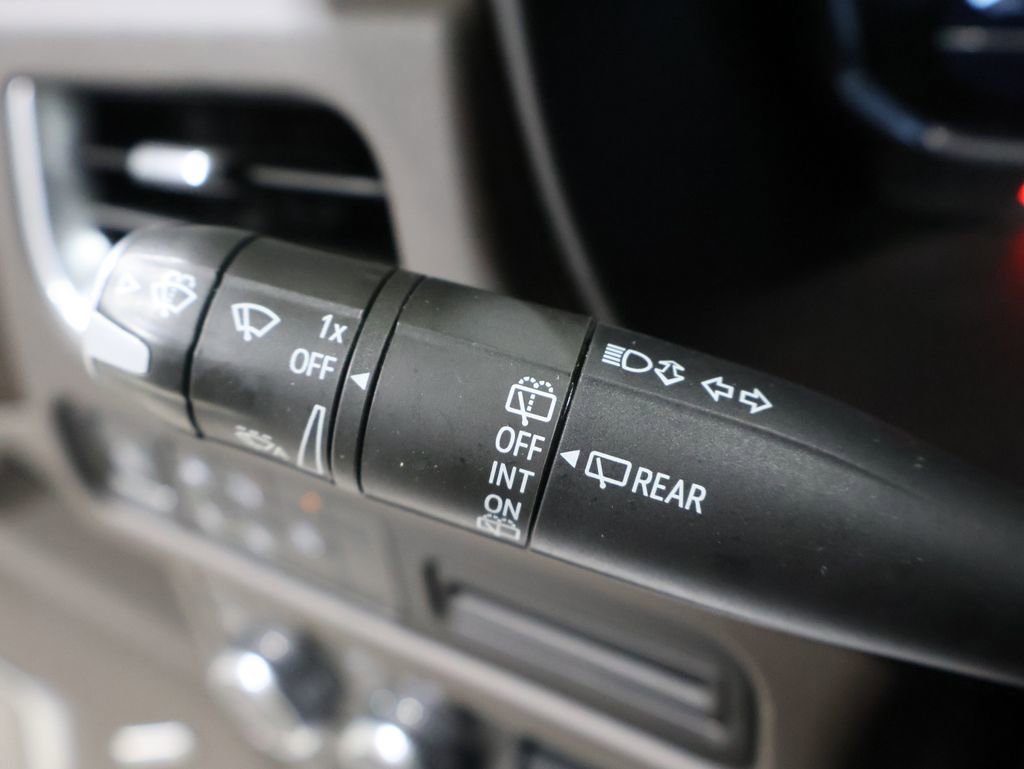 Used 2024 GMC Yukon XL SLT image 42