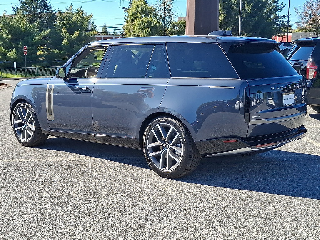 New 2027 Land Rover Range Rover Long Wheelbase SE AWD/4WD image 4