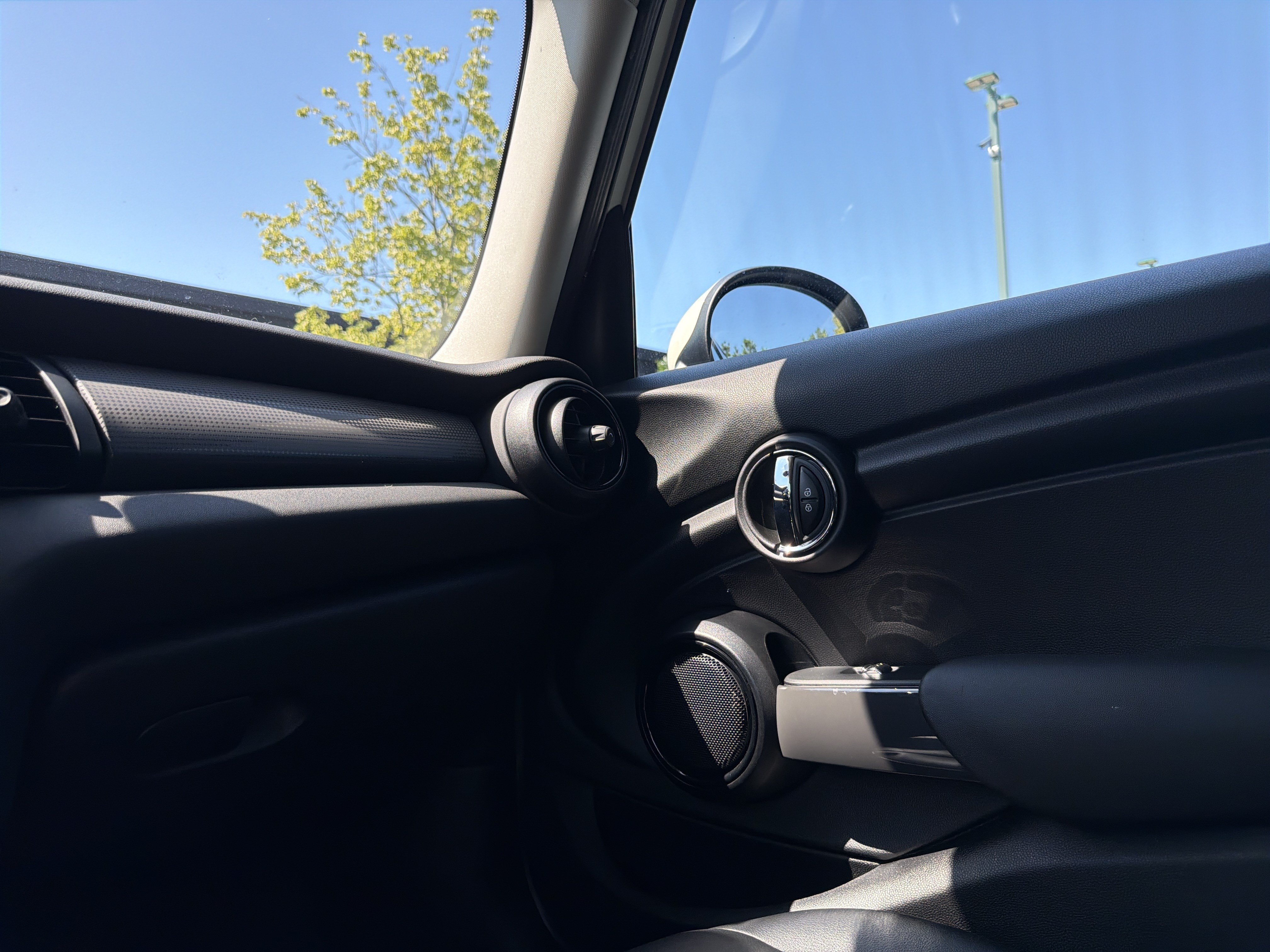 Used 2016 MINI Cooper 4-Door Hardtop FWD image 18