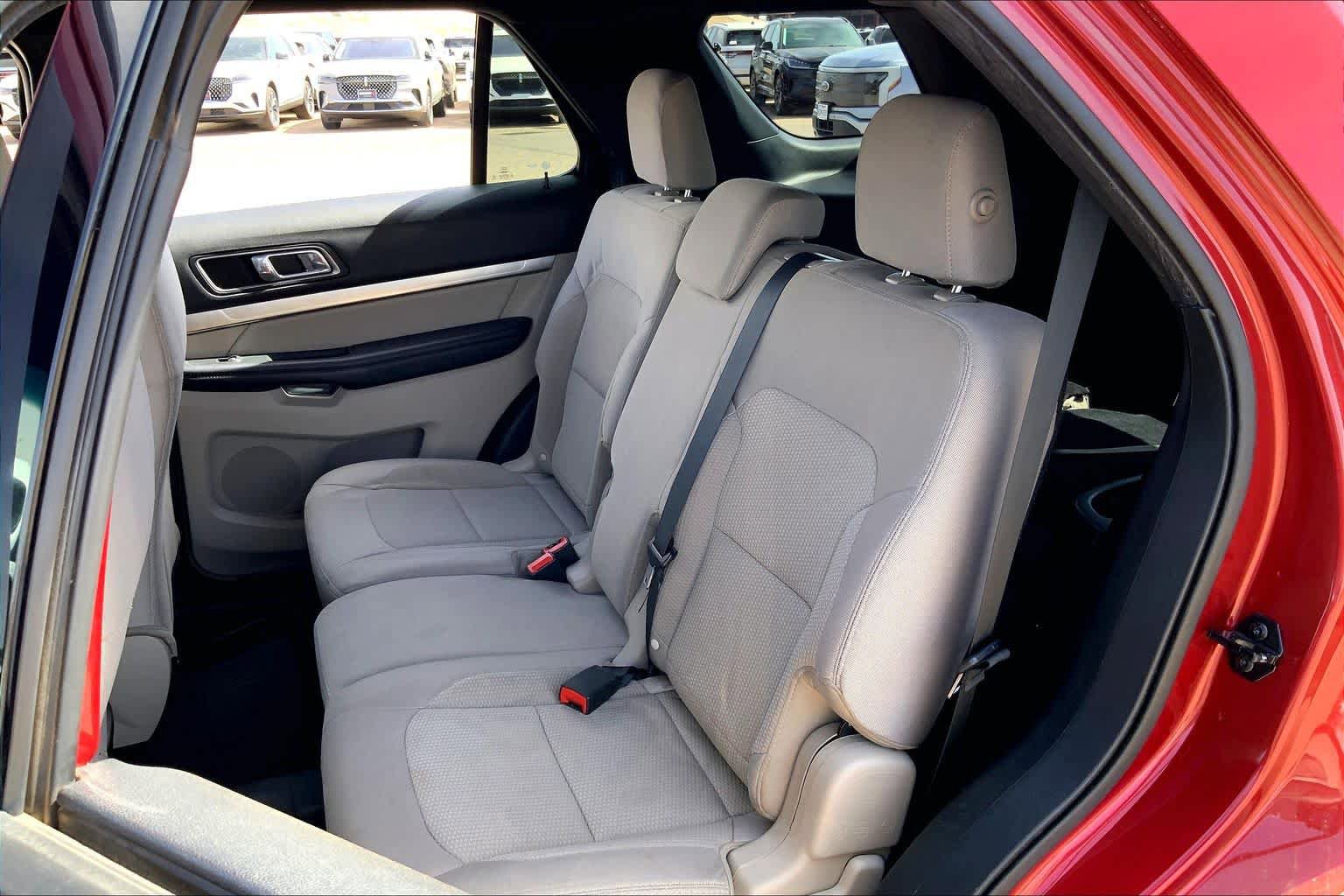 Used 2019 Ford Explorer XLT w/ Equipment Group 201A FWD image 21