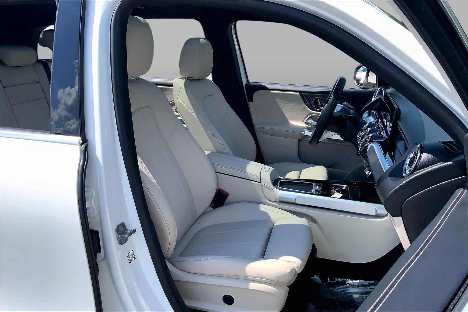 Used 2024 Mercedes-Benz GLB 250 4MATIC image 9