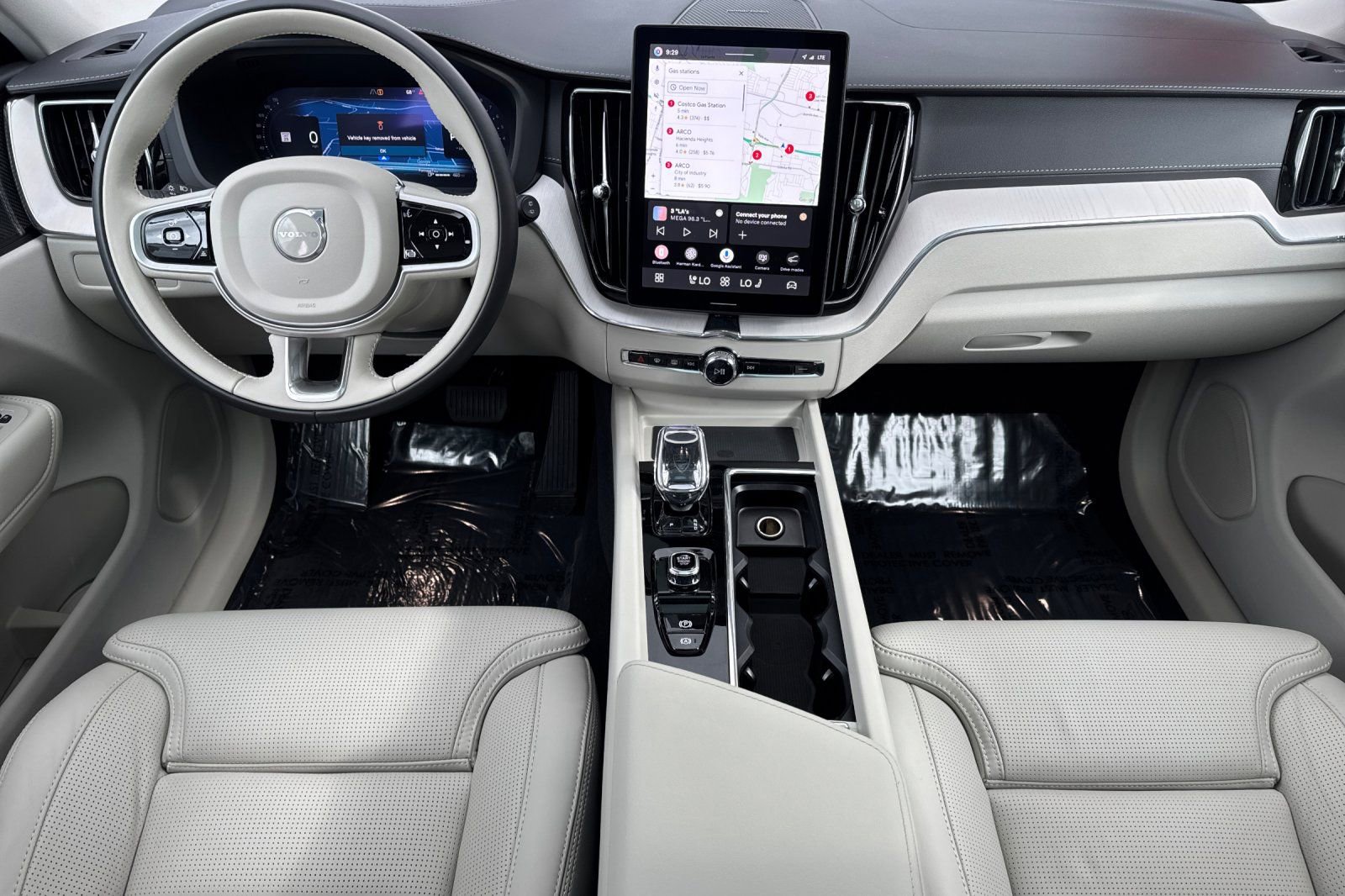 Used 2026 Volvo XC60 B5 Ultra w/ Protection Package Premier image 14