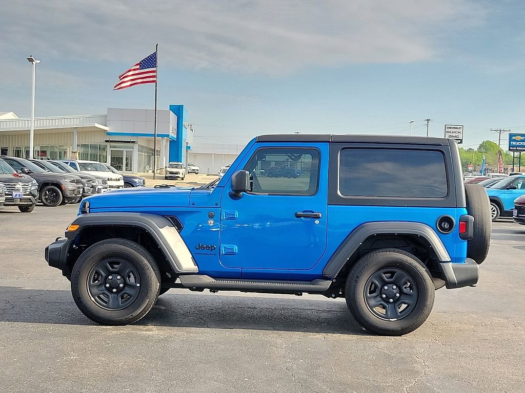 Used 2023 Jeep Wrangler Sport AWD/4WD image 3