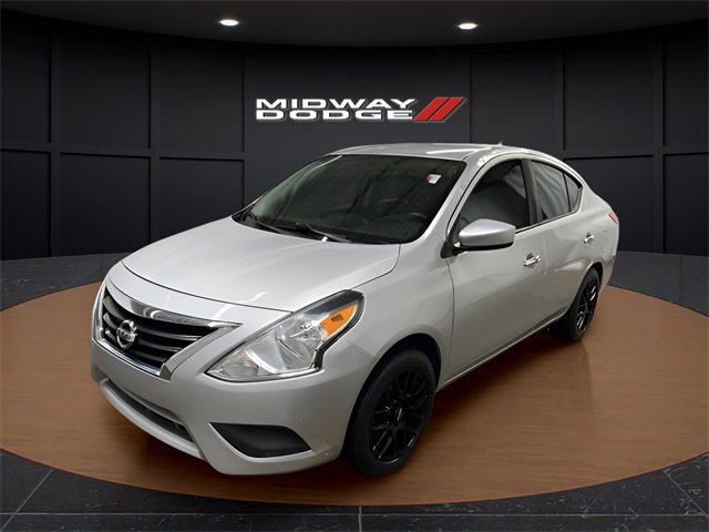 Used 2019 Nissan Versa SV image 2