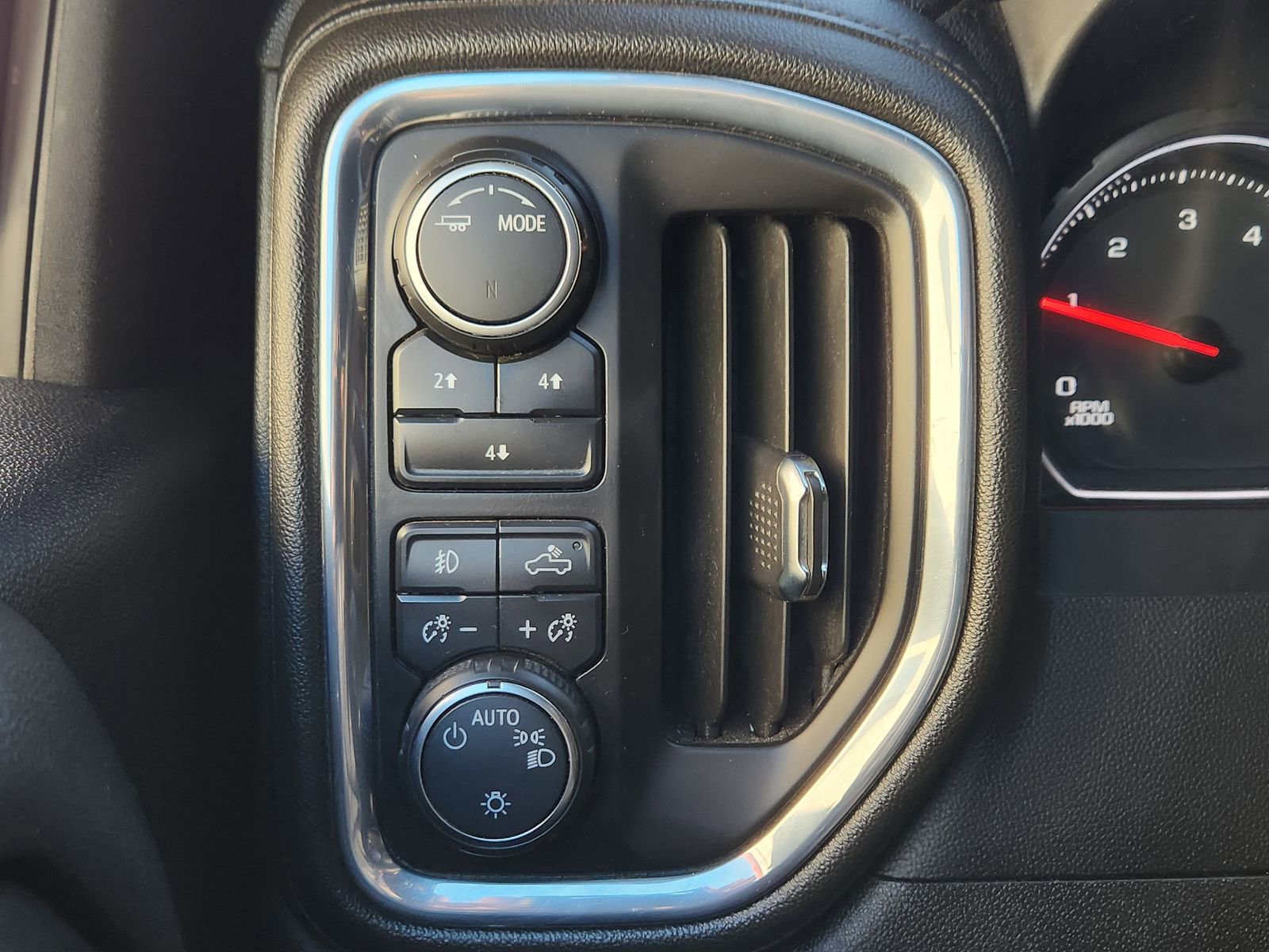 Used 2023 Chevrolet Silverado 2500 LT w/ Convenience Package image 26