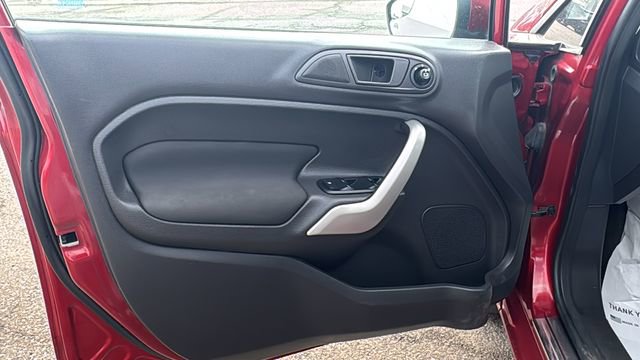 Used 2013 Ford Fiesta SE w/ Moon & Mood Pkg image 10