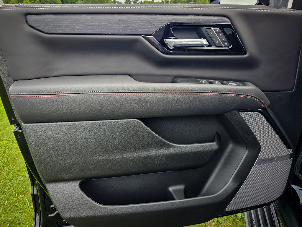 New 2026 GMC Yukon XL AT4 Ultimate w/ LPO, Floor Liner Package AWD/4WD image 11