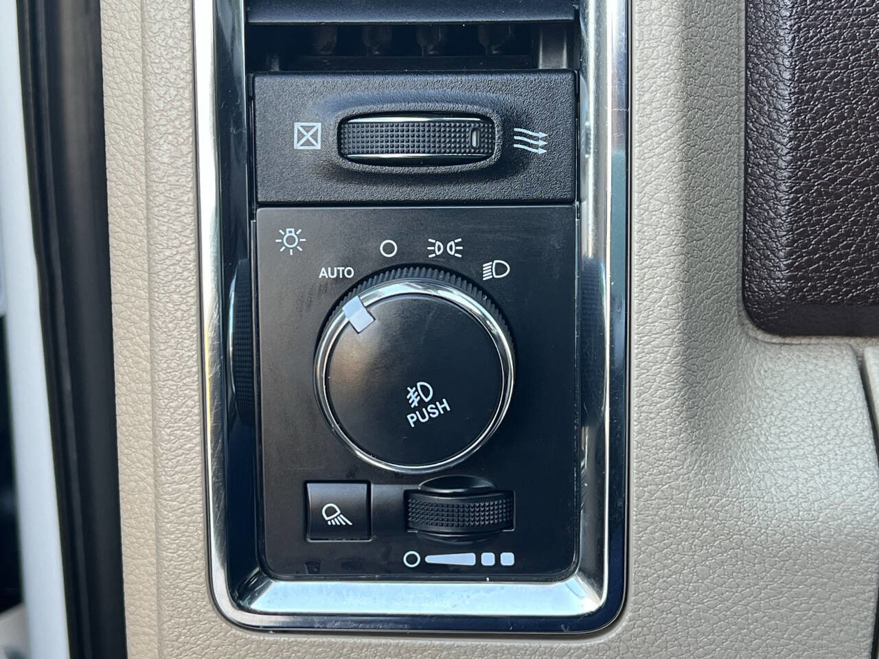 Used 2015 RAM 3500 Laramie image 34