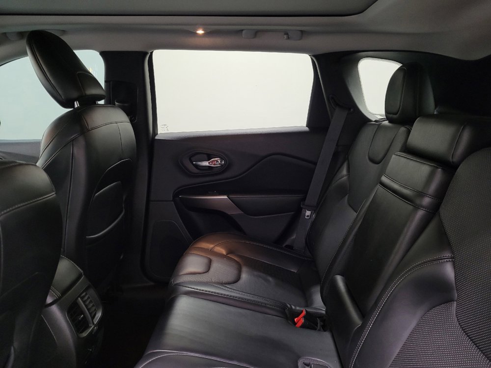 Used 2019 Jeep Cherokee Limited AWD/4WD image 18