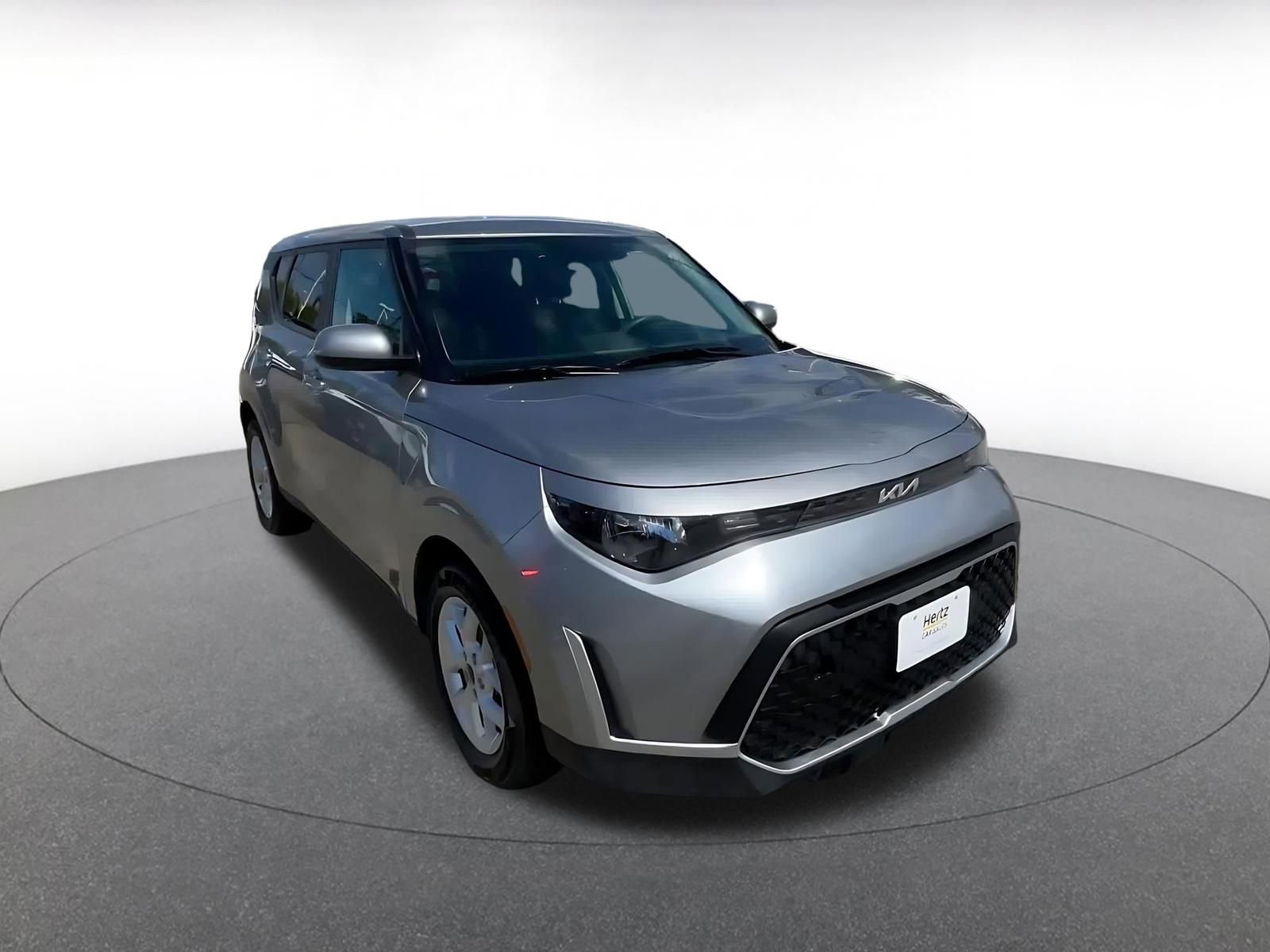 Used 2025 Kia Soul LX w/ LX Technology Package FWD image 3
