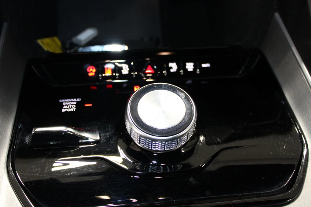 Used 2025 Jeep Wagoneer L Series II w/ 8-pass Seating Package image 52