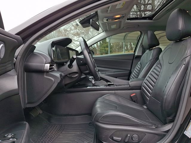 Used 2023 Hyundai Elantra Limited image 13