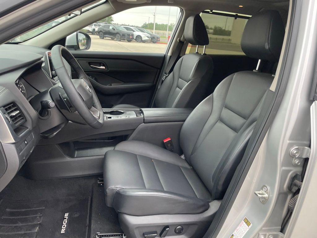 Certified 2025 Nissan Rogue SV w/ SV Premium Package FWD image 10