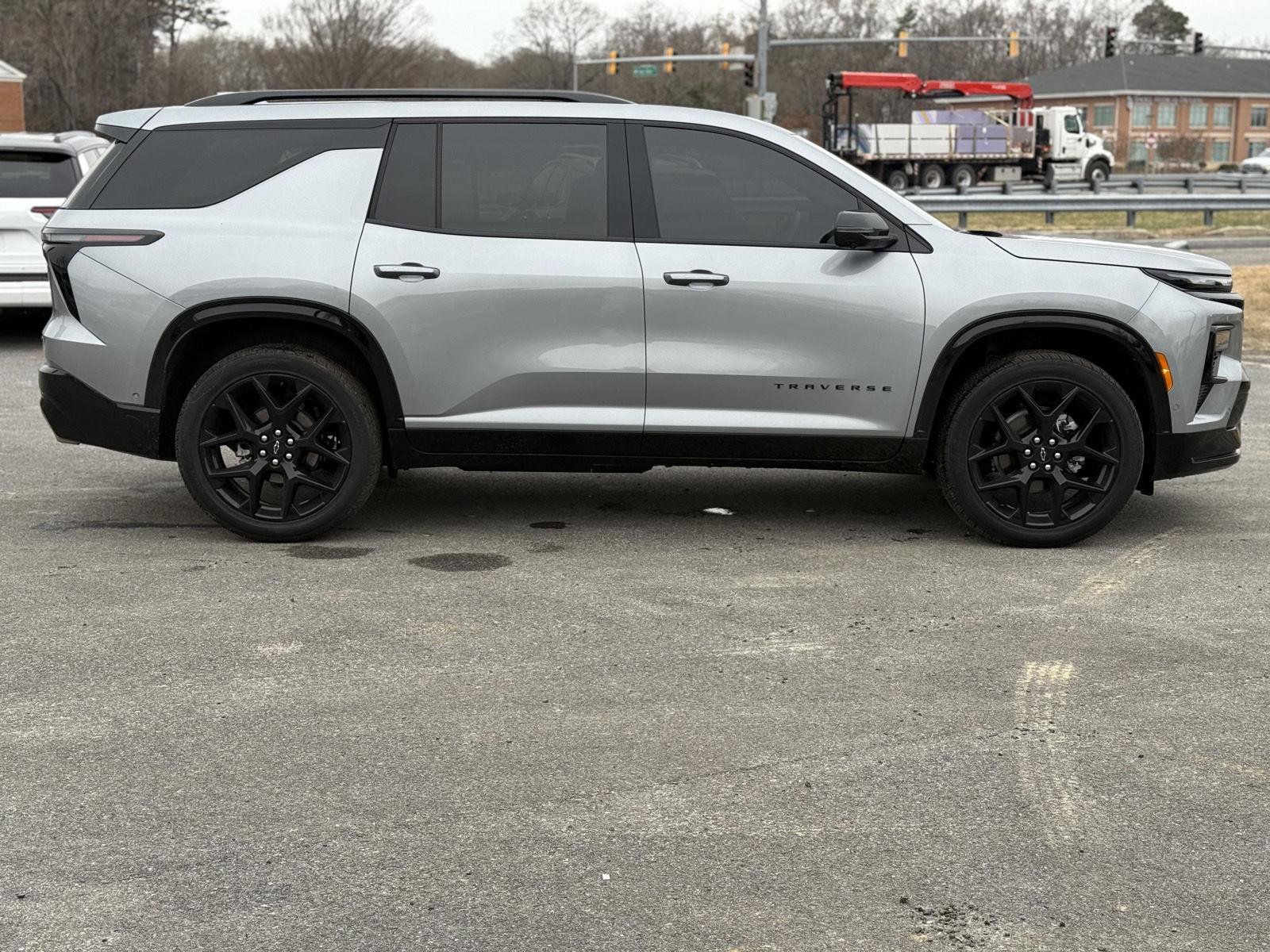 Used 2025 Chevrolet Traverse RS image 5