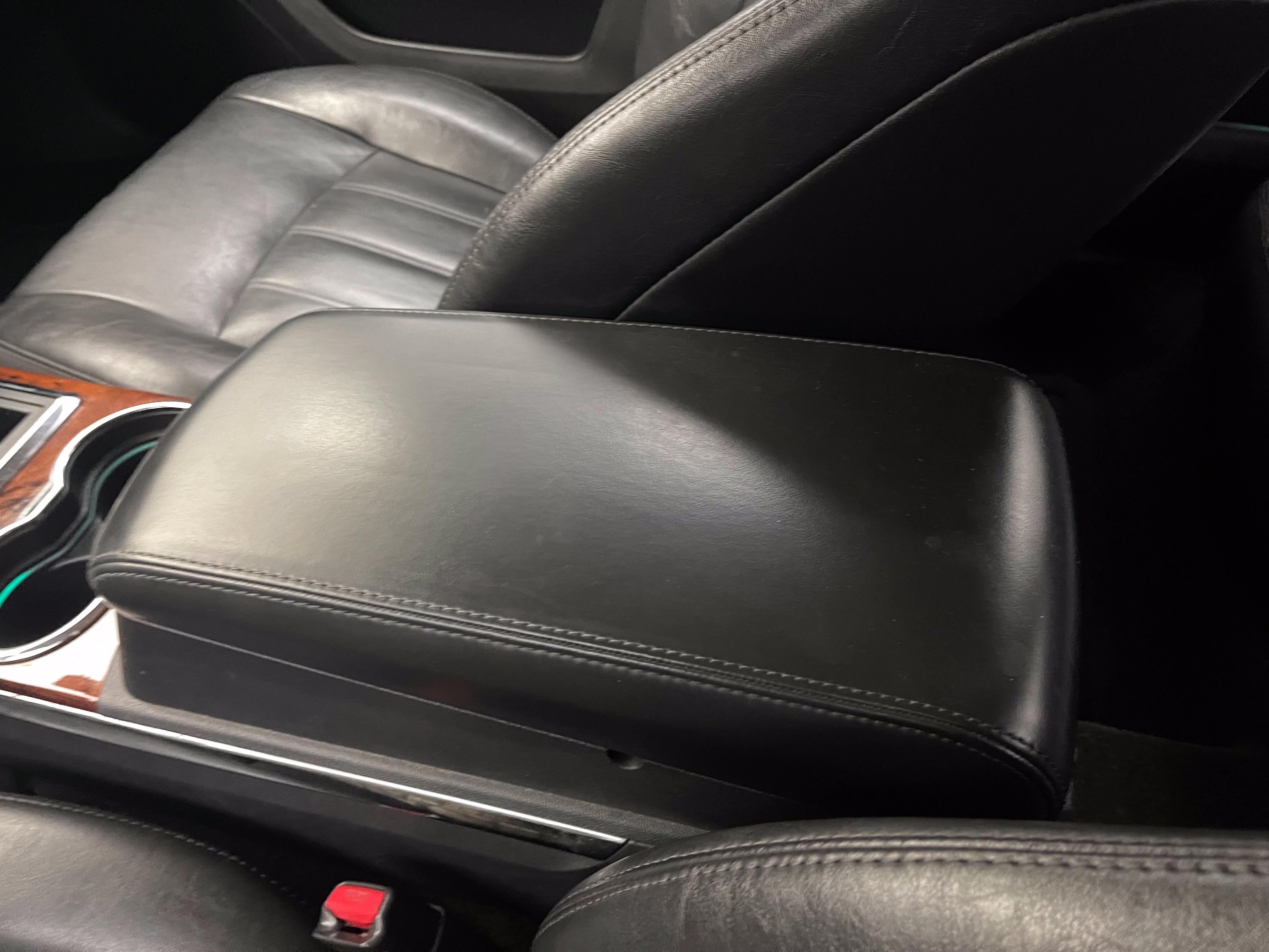 Used 2009 Chrysler 300 C w/ Luxury Group II RWD image 30
