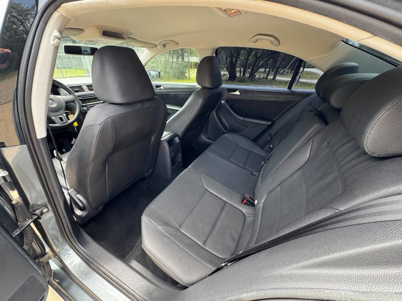 Used 2012 Volkswagen Jetta SE FWD image 23