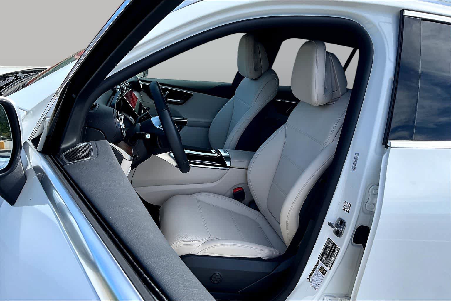 Used 2025 Mercedes-Benz GLC 300 4MATIC image 8